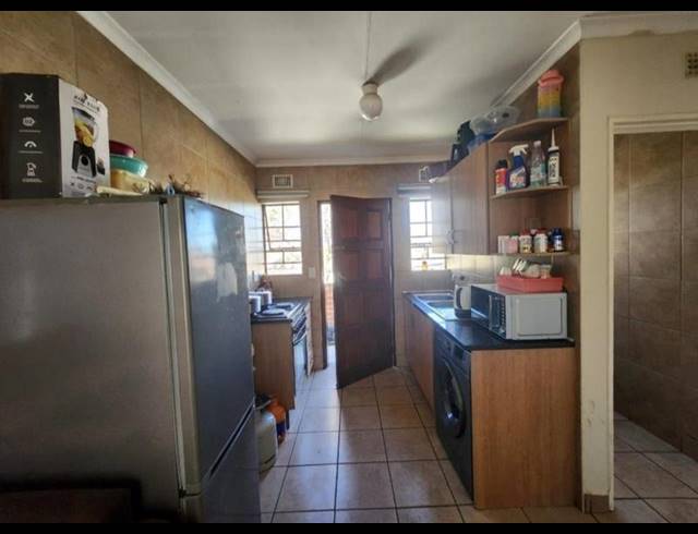 3 BEDROOM HOUSE FOR SALE IN THATCH HILL ESTATE